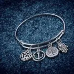 Good Luck Charm Bracelet, lucky charm bracelet, शुभ आकर्षण ब्रेसलेट