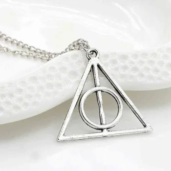 Deathly Hallows Necklace (डेथली लॉकेट)
