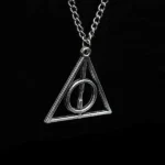 Deathly Hallows Necklace (डेथली लॉकेट)