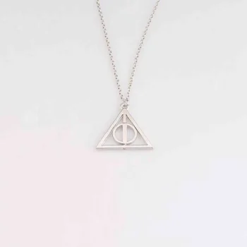 Deathly Hallows Necklace (डेथली लॉकेट)