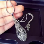 Hollow Leaves Crystal Necklace (स्फटिक लॉकेट)