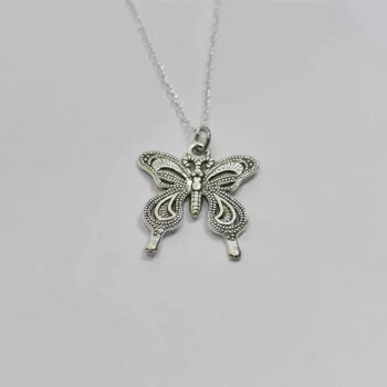 Butterfly Charm Pendant (तितली चार्म लॉकेट)