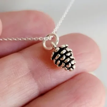 Grapes Charm Pendant (अंगूर चार्म लॉकेट)