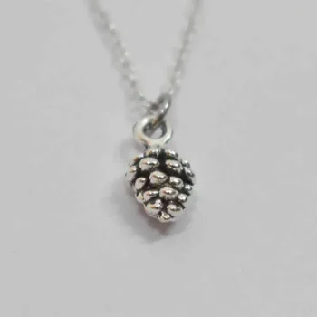 Grapes Charm Pendant (अंगूर चार्म लॉकेट)