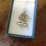 Rose Flower Charm Pendant (गुलाब चार्म लॉकेट)