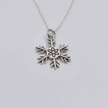 Snow Flake Charm Pendant (स्नोफ्लेक चार्म लॉकेट)
