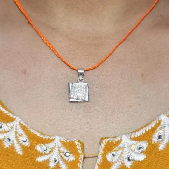 Stylish Pendant (स्टाइलिश पेंडेंट)