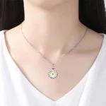 White Sunflower Pendant (सफ़ेद सूरजमुखी पेंडेंट)
