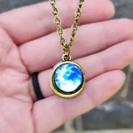 Universe Pendant (अंतरिक्ष लॉकेट)