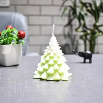 Christmas Tree Candle (क्रिसमस ट्री मोमबत्ती)