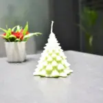 Christmas Tree Candle (क्रिसमस ट्री मोमबत्ती)