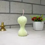 Round Wave Twirl Candle (गोल वेव ट्विरल मोमबत्ती)