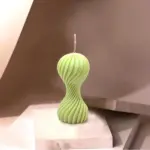 Round Wave Twirl Candle (गोल वेव ट्विरल मोमबत्ती)
